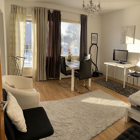 Yksio Kilometri Jokirannasta Forilta Apartment Turku Exterior photo